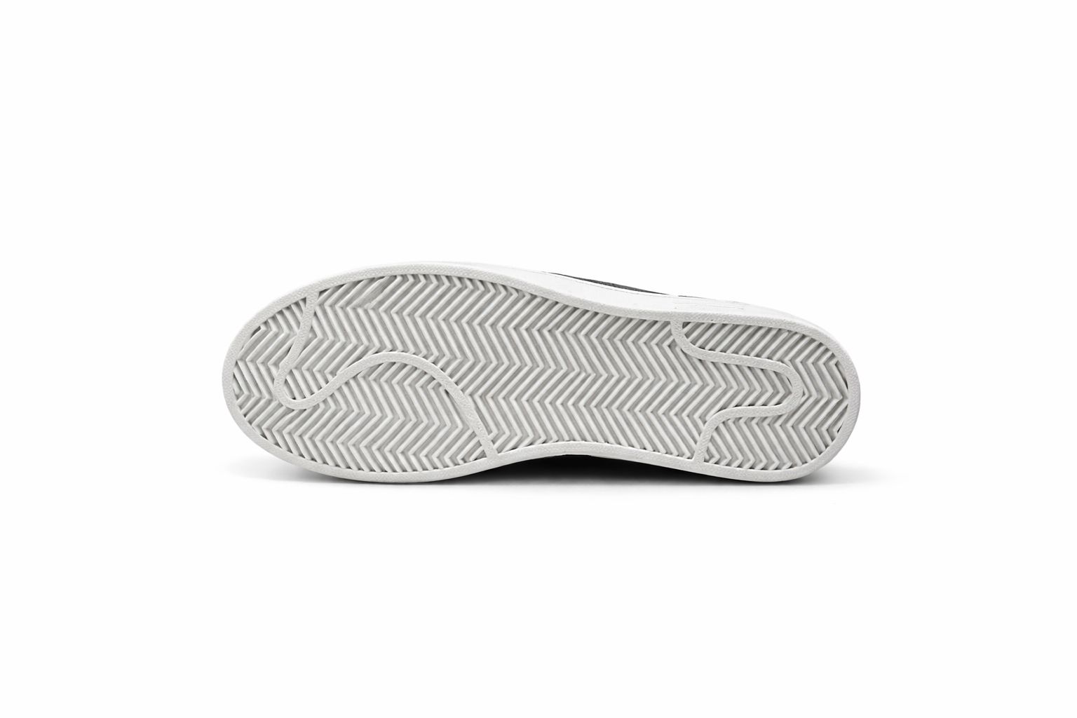 Adidas Slip On preto e branco