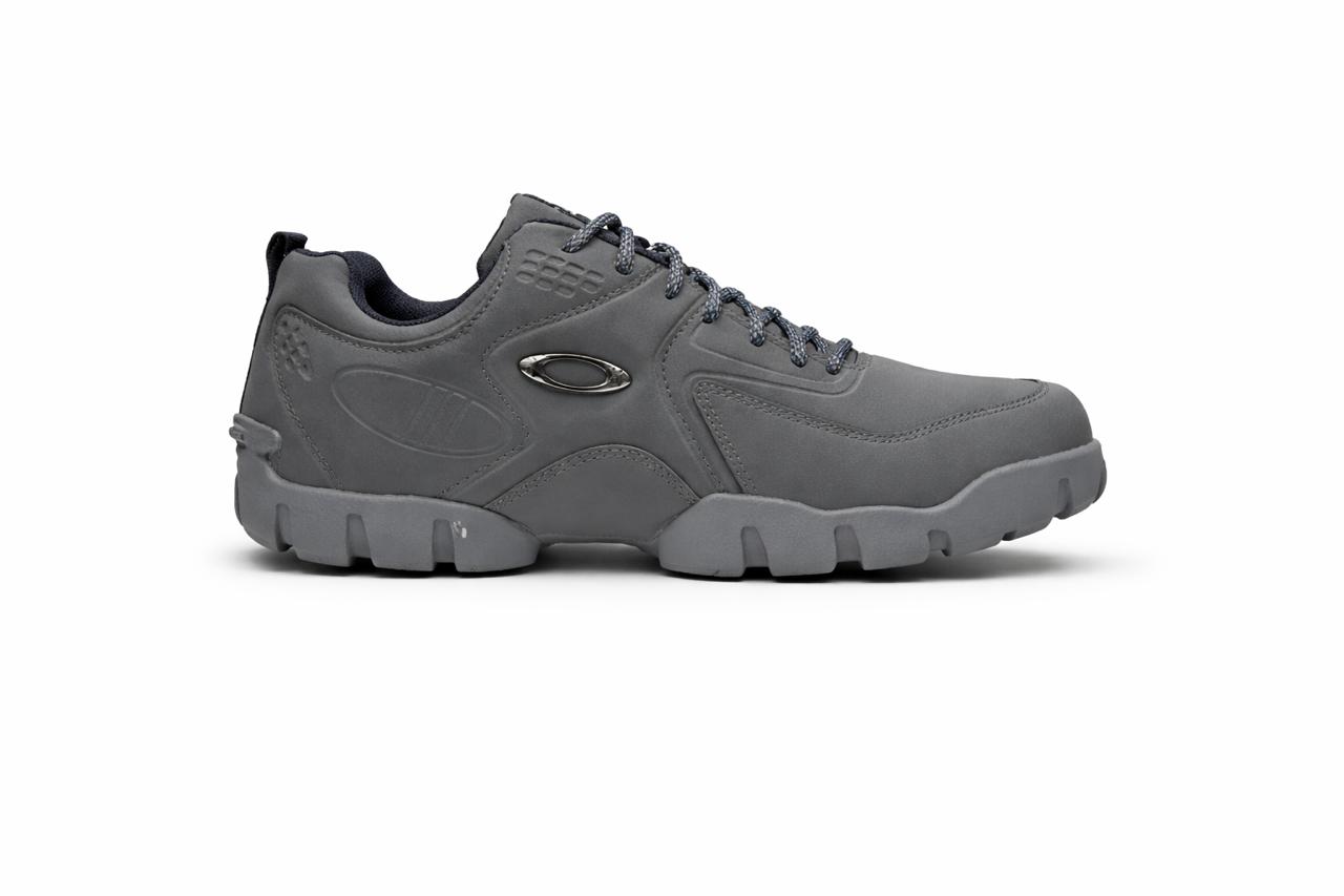 Bota Oakley Stratus Cinza