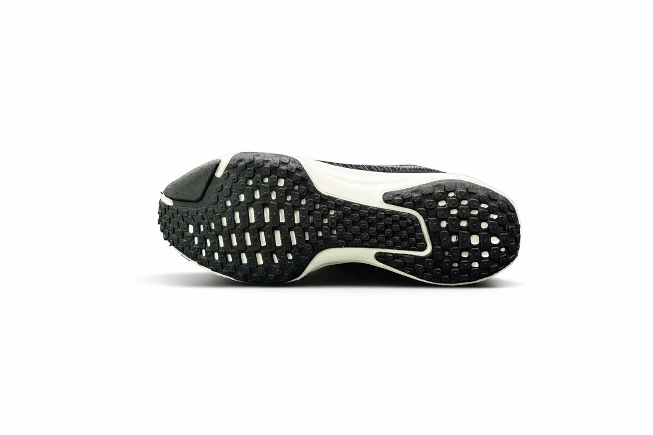 Nike Zoomx Invencible Preto Branco